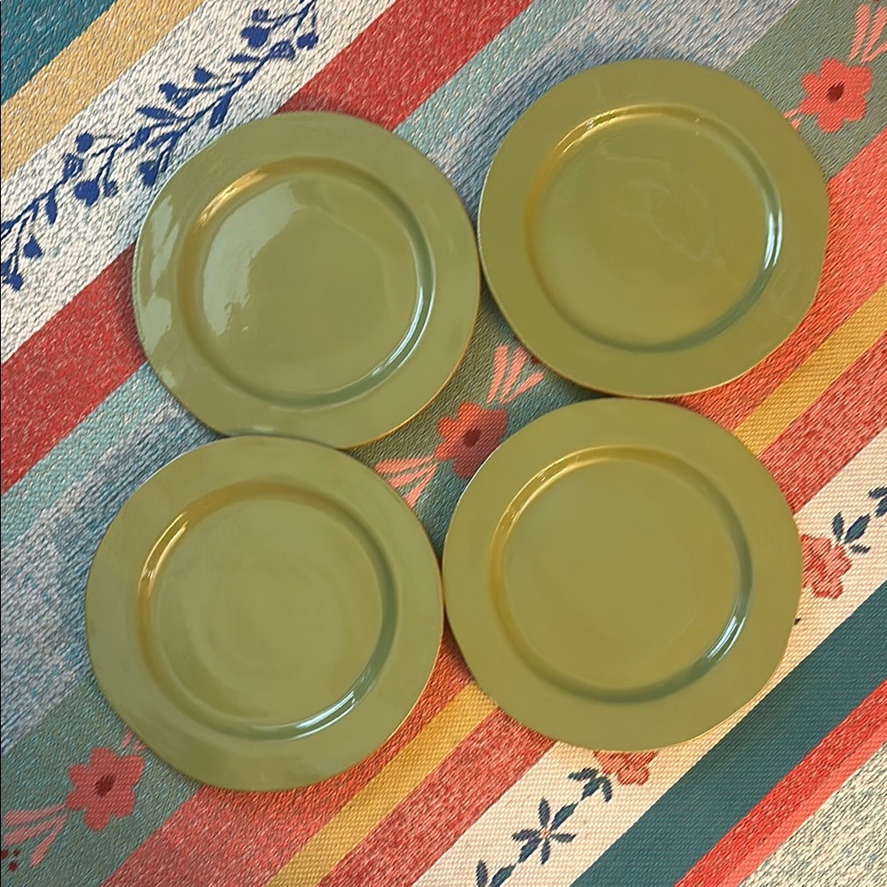 4 Vietri Cucina Fresca 10.5” Dinner Plates in Sage Green 
Brand New & Perfect